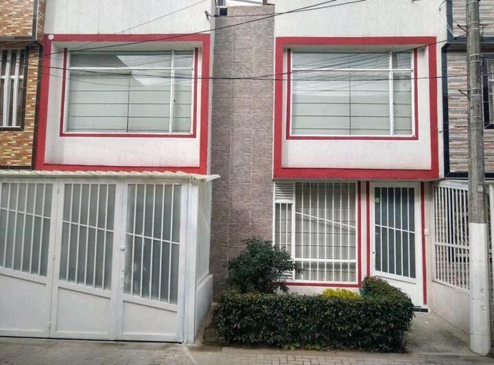 Alojamiento "Como En Casa" Cerca Al Aeropuerto!! Bogotá Exterior foto